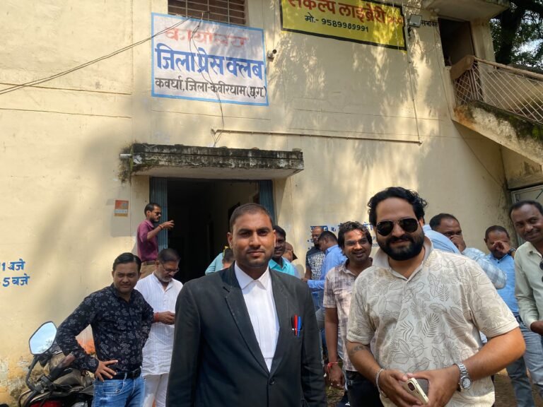 प्रशासन की मदद से वर्षों बाद खुला जिला प्रेस क्लब भवन का ताला नव निर्वाचित अध्यक्ष एवं नई कार्यकारिणी सदस्यों ने संभाला कार्यभार